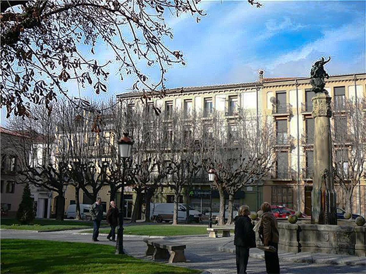 Casa Matilda - Apartamento Con Chimenea, Vistas, Rustico-Elegante En El Centro Сан-Жоан-де-лес-Абадессес Экстерьер фото